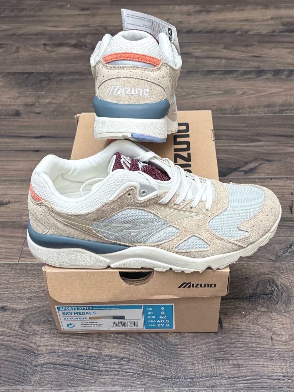 Mizuno Men’s Beige, White & Blue Sneakers